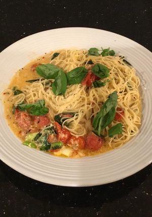 A picture of Roasted garlic and Tomato Pasta.