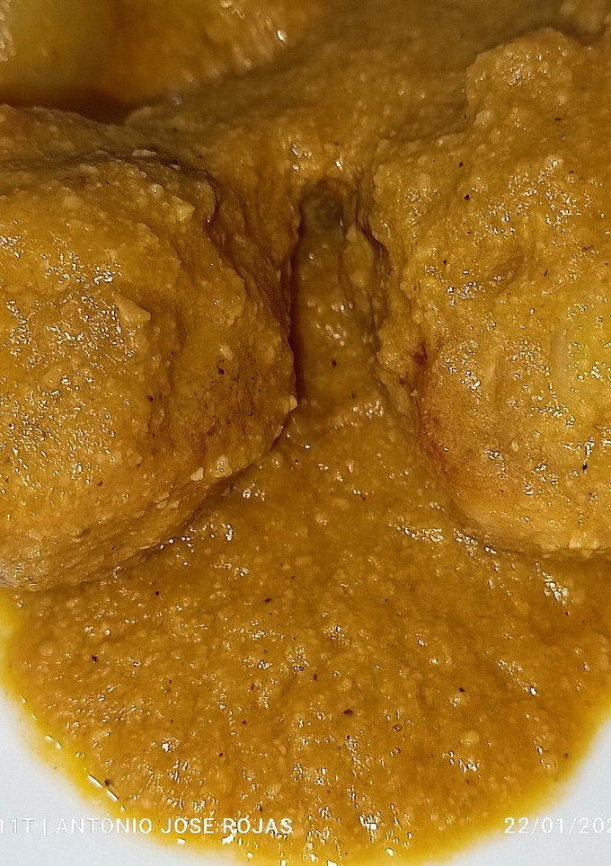Una foto de Jamoncito de pollo en salsa de almendras y avellanas