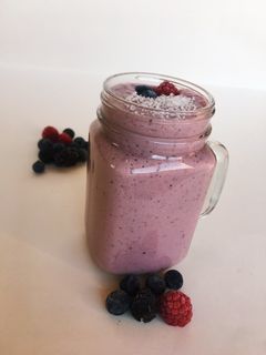 Una foto de Batido de frutos rojos