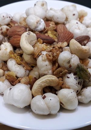 A picture of Rosted dry fruits with muesli.