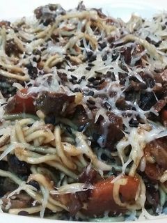 Una foto de Noodles con carrillera y parmesano