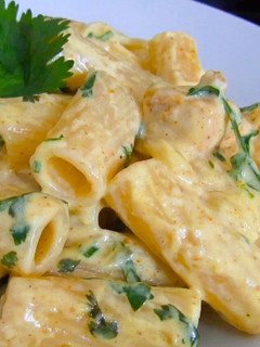 Una foto de Pollo al Curry con Pasta | Comida rápida | Juan Pedro Cocina |