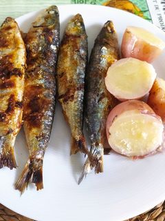 Una foto de Sardiñas á brasa (sardinas a la brasa)
