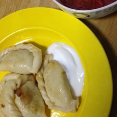 Varenyky (Ukrainian Dumpling) A picture of Varenyky (Ukrainian Dumpling).