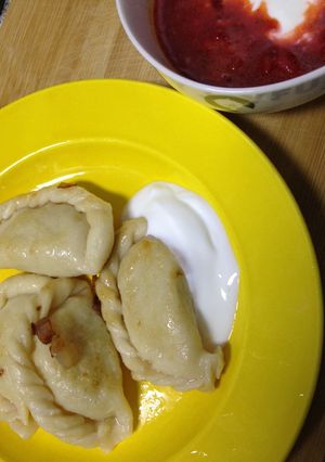 A picture of Varenyky (Ukrainian Dumpling).