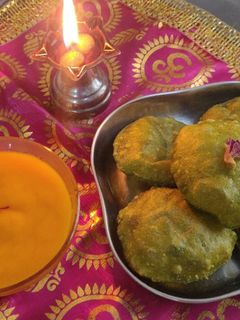 पालक पुरी रेसिपी (palak puri recipe in marathi) रेसिपी चे मुख्य फोटो
