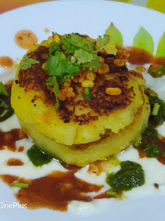 આલુ ટીકી (aloo tikki recipe in gujarati) રેસીપી મુખ્ય ફોટો