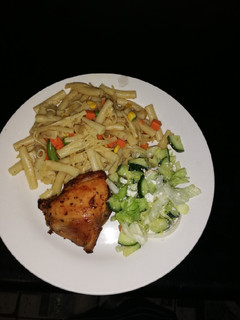 A picture of Macaroni with frozen vegetables.