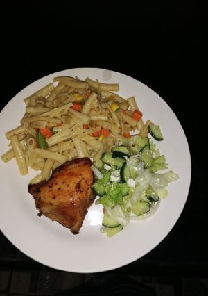 A picture of Macaroni with frozen vegetables.