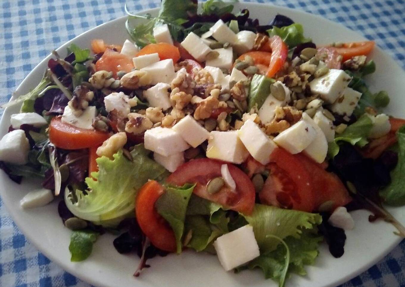 Ensalada fresca con frutos secos