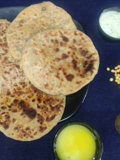 વેડમી (Vedmi Recipe In Gujarati) રેસીપી મુખ્ય ફોટો
