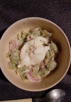 Une photo de One Bowl Ravioles Jambon Œuf