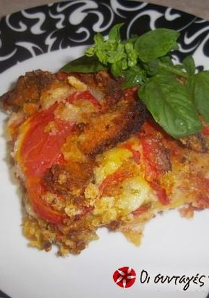 A picture of Tomatoes on the plate or Tomatoes with breadcrumbs.