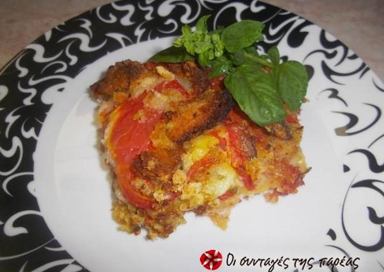 Tomatoes on the plate or Tomatoes with breadcrumbs