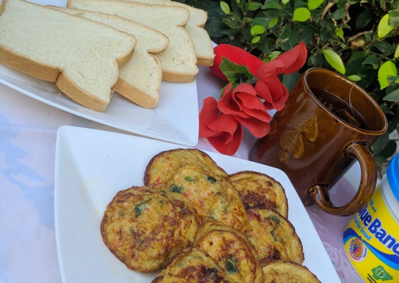 Egg bites,bread and tea