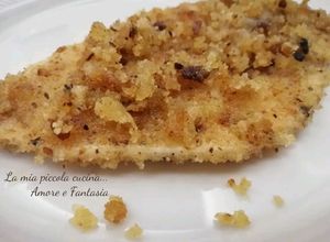 Foto di Petto di pollo impanato con mollica di pane, senza uova