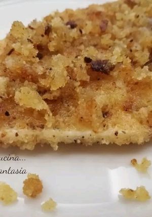 Foto di Petto di pollo impanato con mollica di pane, senza uova