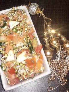 अंकुरित मूंग का सलाद (ankurit moong ka salad recipe in Hindi) रेसिपी मुख्य फोटो