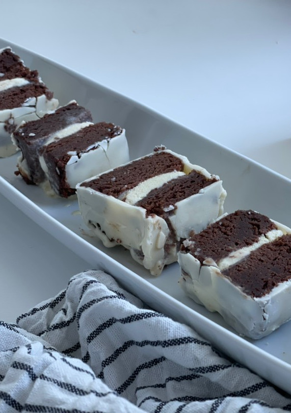 Una foto de Sándwich helado de brownie