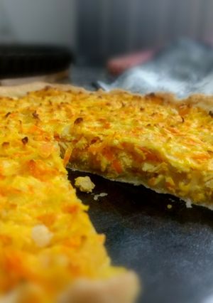 Una foto de Tarta de pollo con mostaza y zanahoria