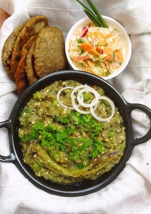 खांन्देश चे प्रसिद्ध लेवा पाटील समाजाचे वांग्याचे भरीत (vange bharit recipe in marathi) रेसिपी चे मुख्य फोटो 