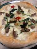 Pizza Semi Integrale con Salsiccia e Senape Saltata