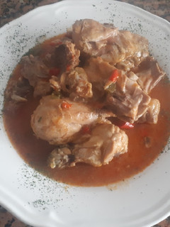 Una foto de Pollo con tomate