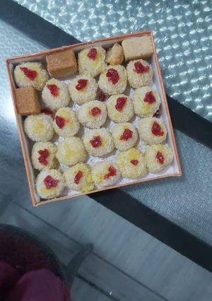 A picture of Coconut ladoo.