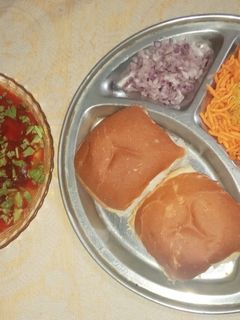 મિસળ પાઉં (Misal Pau recipe in gujarati) રેસીપી મુખ્ય ફોટો