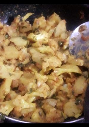 आलू गोभी (Aloo gobhi recipe in hindi) रेसिपी मुख्य फोटो