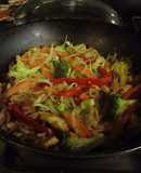 Fideos de arroz con pollo thai
