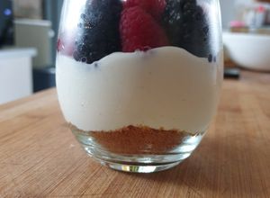 Une photo de Verrine de mascarpone et fruits rouges