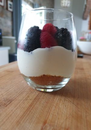 Une photo de Verrine de mascarpone et fruits rouges