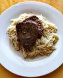 Bistec en cama de cabellos de ángel
