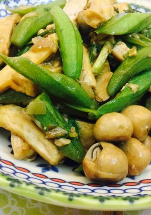 Hình của món Nấm rơm đậu bắp chay.