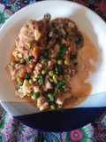 Pollo estofado con verduras y cebolla de verdeo