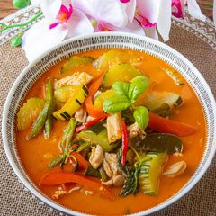 Thai red curry with marrow and chicken 🍛 A picture of Thai red curry with marrow and chicken 🍛.