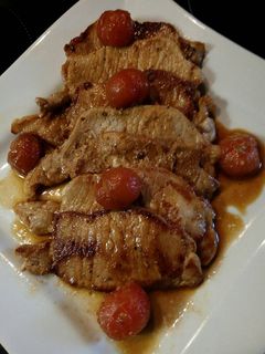 Una foto de Lomo cerdo plancha con salsa cherry