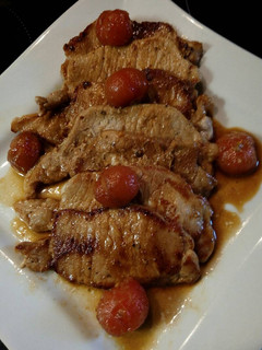 Una foto de Lomo cerdo plancha con salsa cherry