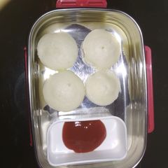 A picture of Rava idli.