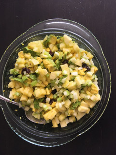 Una foto de Ensalada de palta, manzana y ananá