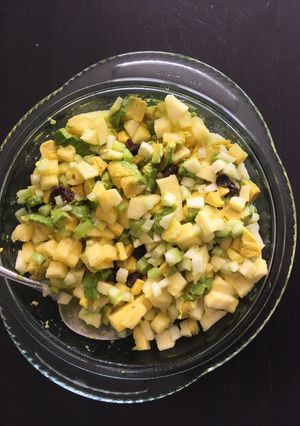Una foto de Ensalada de palta, manzana y ananá