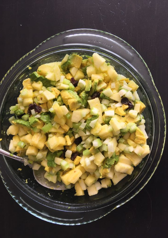 Una foto de Ensalada de palta, manzana y ananá