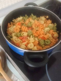 Una foto de Trottole tricolore (pasta) con manzana