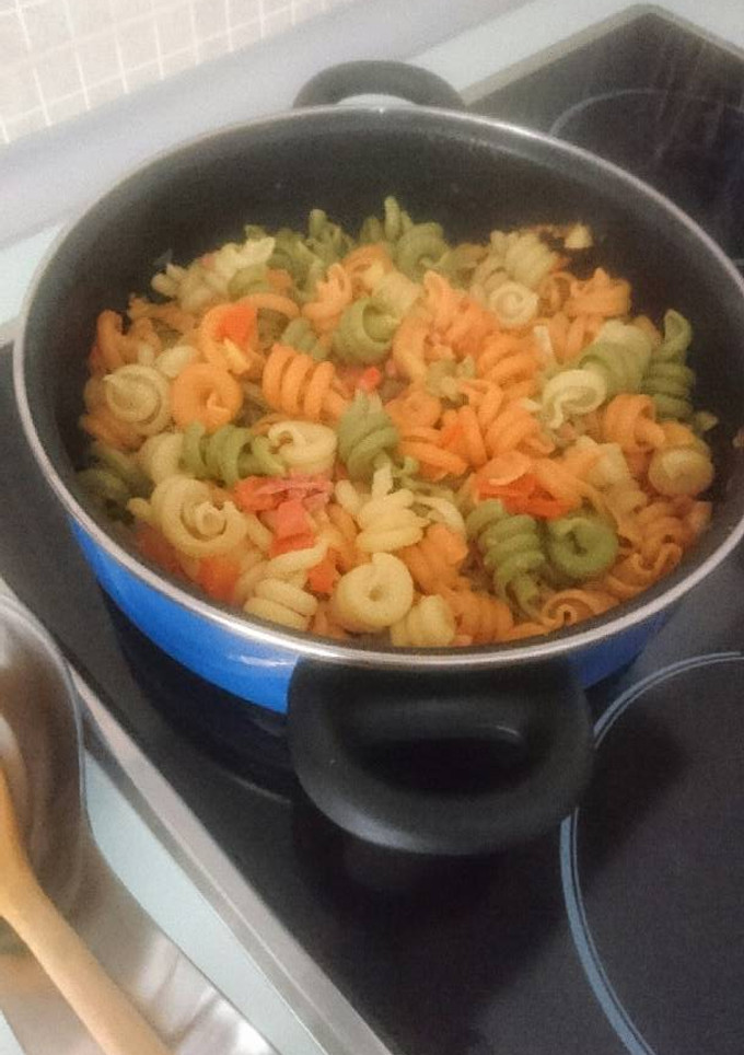 Una foto de Trottole tricolore (pasta) con manzana