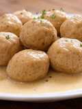 Albóndigas en salsa de almendra