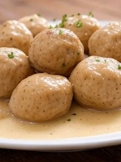 Una foto de Albóndigas en salsa de almendra