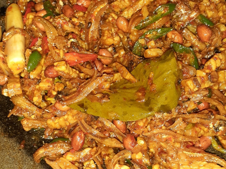 Anti Ribet, Memasak Sambal kacang teri tempe cabe hijau Sederhana Dan Enak