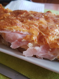Una foto de Milhojas salado de pan de molde