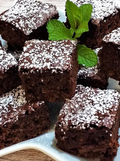Una foto de Bizcocho de chocolate con manzana